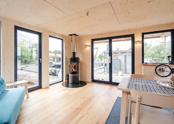 Hausboot Ahoi Hochwertiges Hausboote Mit Grosser Terrasse Und Kamin Botel *