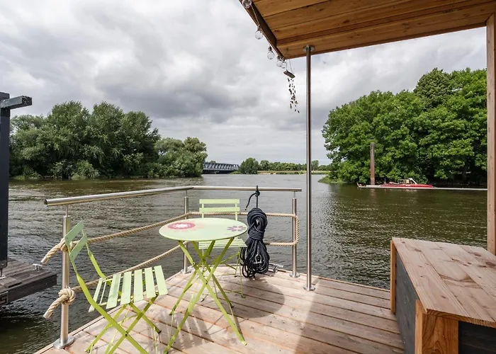 Botel Hausboot Ahoi Hochwertiges Hausboote Mit Grosser Terrasse Und Kamin *