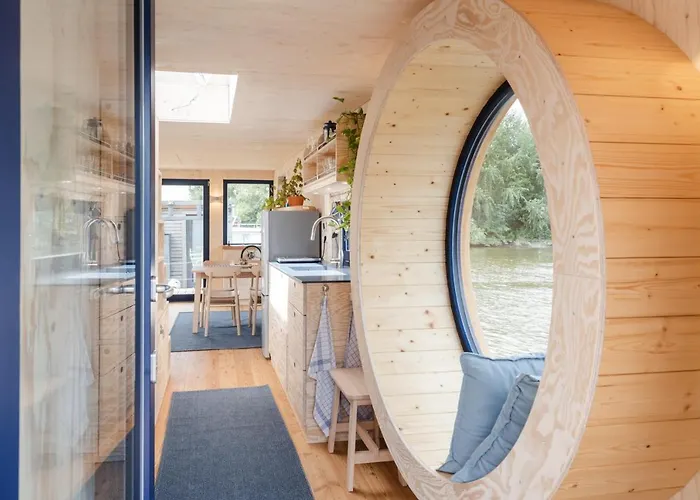 Botel Hausboot Ahoi Hochwertiges Hausboote Mit Grosser Terrasse Und Kamin *
