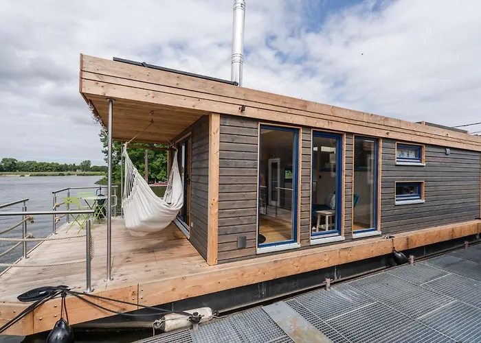Hausboot Ahoi Hochwertiges Hausboote Mit Grosser Terrasse Und Kamin Botel *